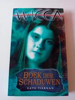 Wicca: boek der schaduwen - Cate Tiernan, Boeken, Ophalen of Verzenden, Zo goed als nieuw
