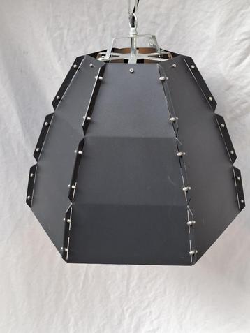 prachtige design hanglamp Niro ontworpen door Martijn Visser beschikbaar voor biedingen