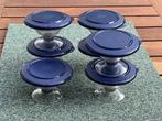 7 Tupperware dessert schaaltjes op voet met blauwe deksel, Ophalen of Verzenden, Gebruikt, Blauw, Schaal