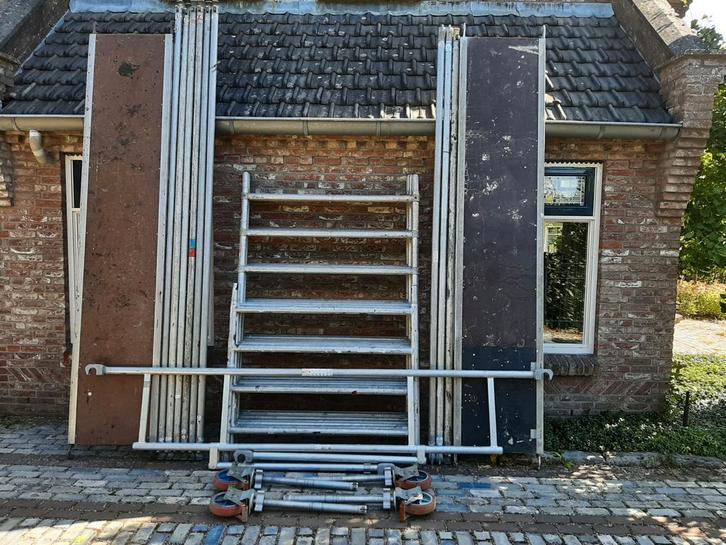 Nette aluminium rolsteiger Werkhoogte 6.3 mtr, Doe-het-zelf en Verbouw, Steigers, Gebruikt, Rolsteiger of Kamersteiger, 5 meter of hoger