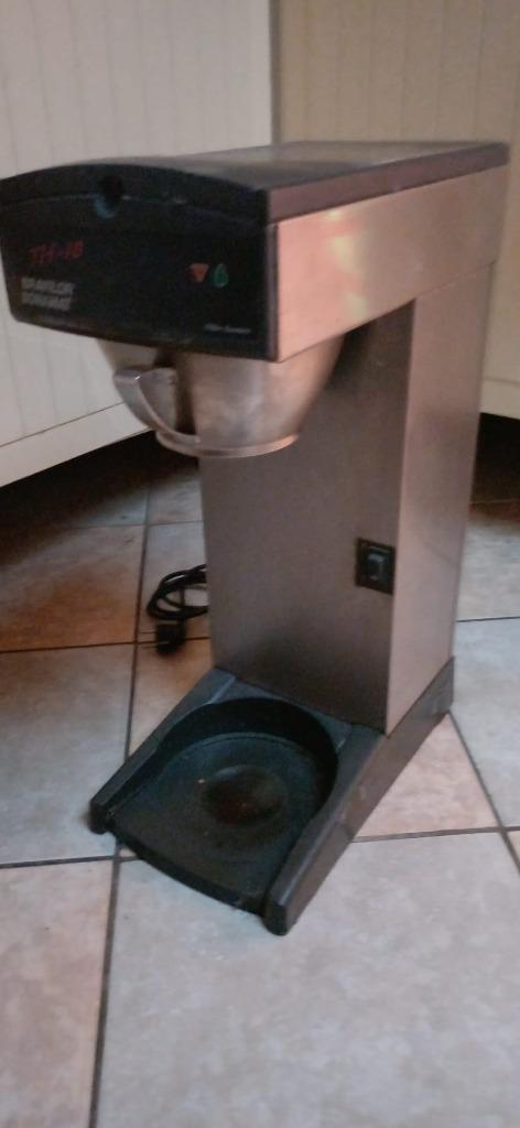 bravilor koffiezetapparaat, Witgoed en Apparatuur, Koffiezetapparaten, Zo goed als nieuw, Gemalen koffie, Koffiemachine, 10 kopjes of meer