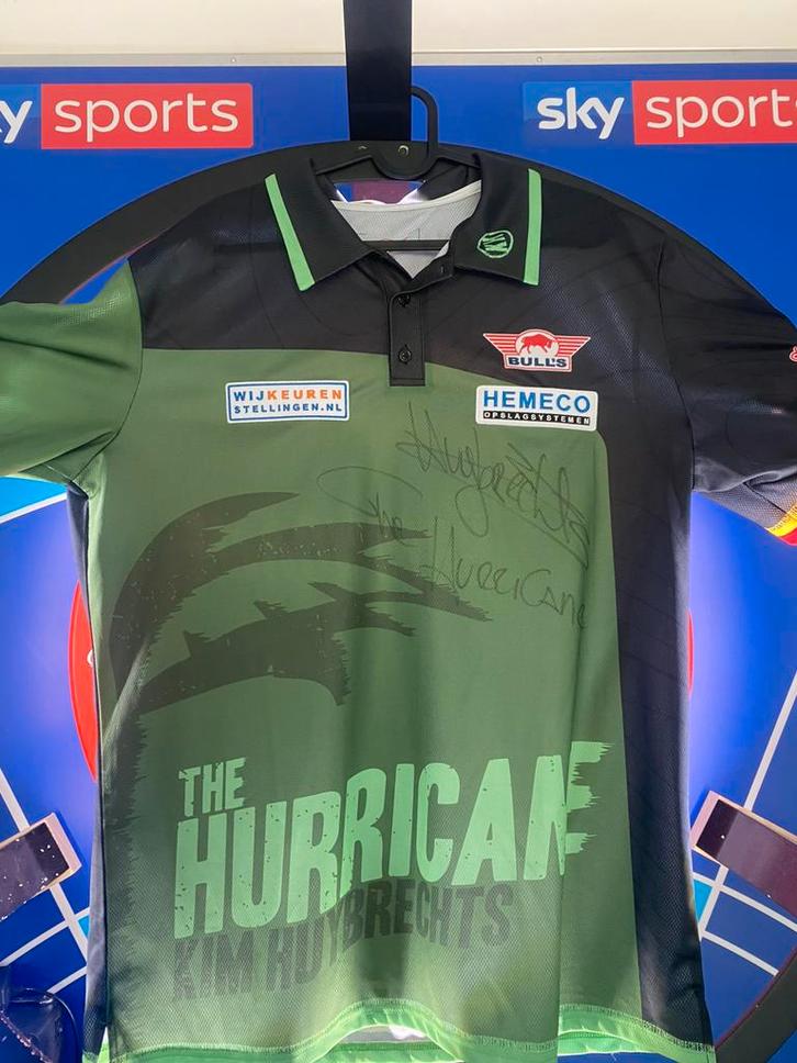 Dartshirt Kim Huybrechts met officiele badges, Sport en Fitness, Darts, Zo goed als nieuw, Ophalen