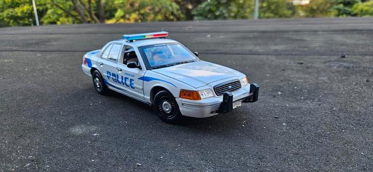 1:18 Ford Crown Victoria Vancouver Police Motormax, Hobby en Vrije tijd, Modelauto's | 1:18, Zo goed als nieuw, Auto, Overige merken