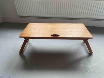Opklapbare houten laptoptafel met verstelbaar blad beschikbaar voor biedingen