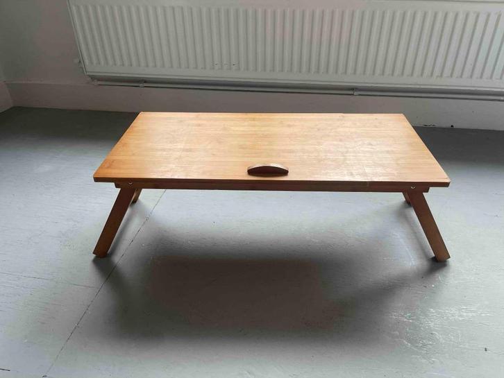 Opklapbare houten laptoptafel met verstelbaar blad, Huis en Inrichting, Tafels | Bijzettafels, Zo goed als nieuw, Rechthoekig
