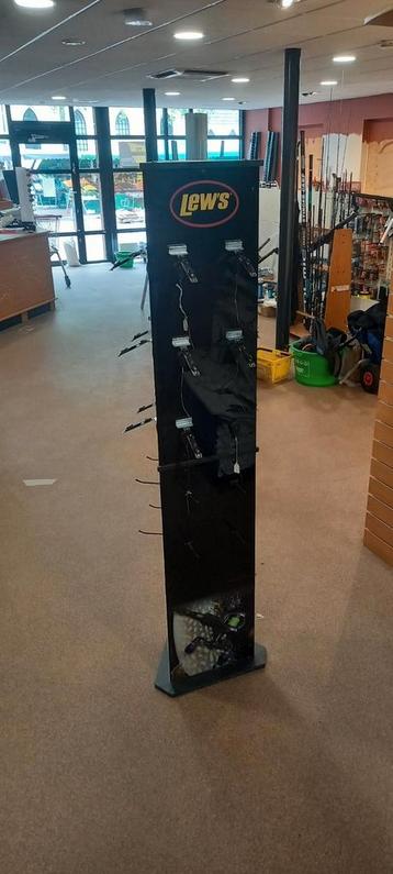 Lews winkel presentatie voor reels beschikbaar voor biedingen