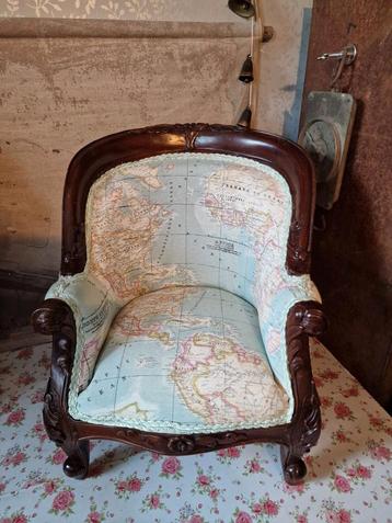 Brocante oud kinderstoeltje wereldkaart  beschikbaar voor biedingen