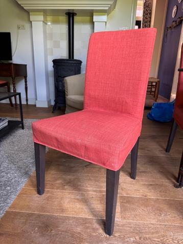 4 met stof beklede eetkamerstoelen beschikbaar voor biedingen