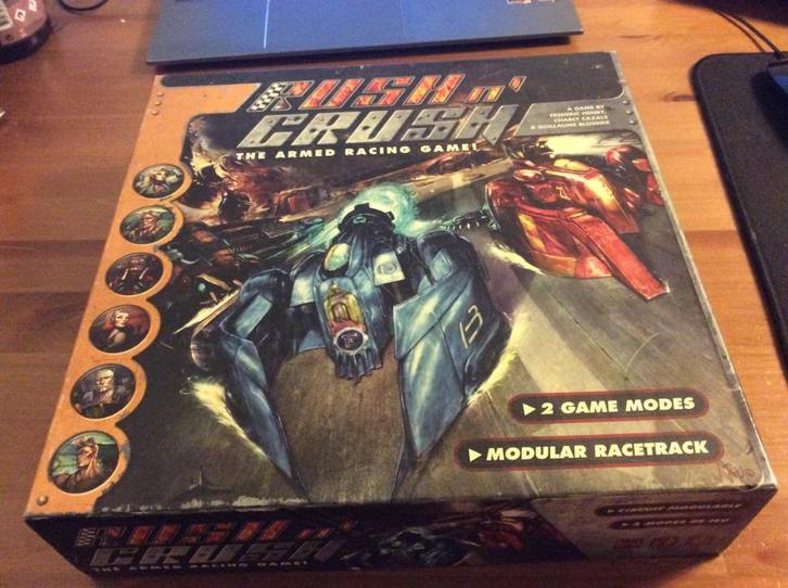 Rush 'n Crush, the Armed racing game. compleet en netjes, Hobby en Vrije tijd, Gezelschapsspellen | Bordspellen, Zo goed als nieuw