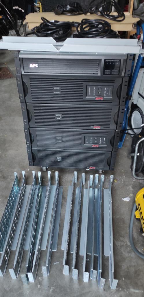 Diverse APC UPS noodvoedingen, Computers en Software, Noodvoedingen (UPS), Gebruikt, Ophalen of Verzenden