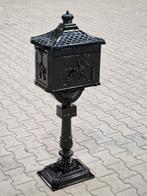 Engelse Staande Brievenbus - Klassiek Design zwart, Tuin en Terras, Brievenbussen, Ophalen, Nieuw, Aluminium, Staande brievenbus