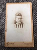 CDV, Jongedame, Studio, Leeuwarden, Carte de Visite, Ophalen of Verzenden, Voor 1940, Gebruikt, Foto
