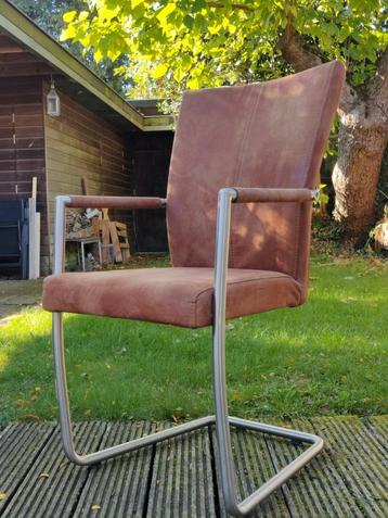 4 comfortabele eetkamerstoelen beschikbaar voor biedingen