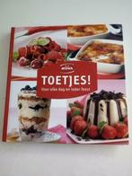 Mona Toetjes! Voor elke dag een feest (Nijmegen oost), Boeken, Kookboeken, Taart, Gebak en Desserts, Ophalen of Verzenden, Zo goed als nieuw