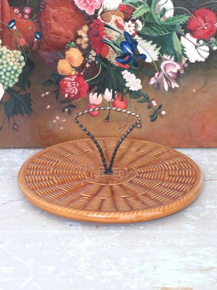 Franse barbotine presenteerschaal “Vallauris”, Antiek en Kunst, Antiek | Schalen, Ophalen of Verzenden