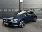 Mercedes-Benz A-Klasse 250 e Luxury Line 218PK | Pano | Navi, Auto's, Parkeerassistent, Gebruikt, Blauw, Leder en Stof