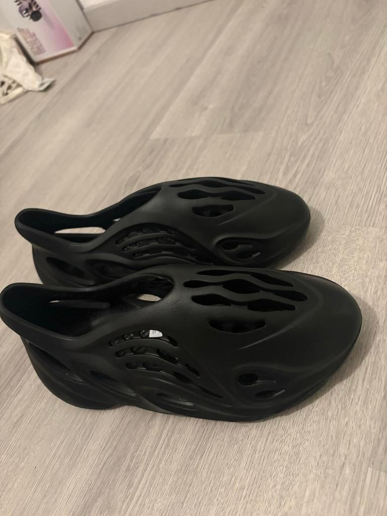Yeezy Foam Runner - Stijlvol en Comfortabel, Zwart, Nieuw, Ophalen of Verzenden, Sneakers of Gympen