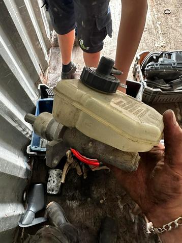 Bmw e36 hoofremcilinder met reservoir beschikbaar voor biedingen
