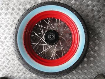 set 16 inch wielen met white wall banden , voor  en achter  beschikbaar voor biedingen
