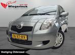 Toyota Yaris 1.3 VVTi [ AUTOMAAT | TREKHAAK | AIRCO | PARKEE, Parkeersensor, Gebruikt, 750 kg, 4 cilinders