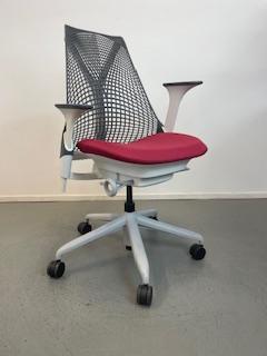 6x Herman Miller Sayl Bureaustoel Rood Stof - Grijs Frame beschikbaar voor biedingen