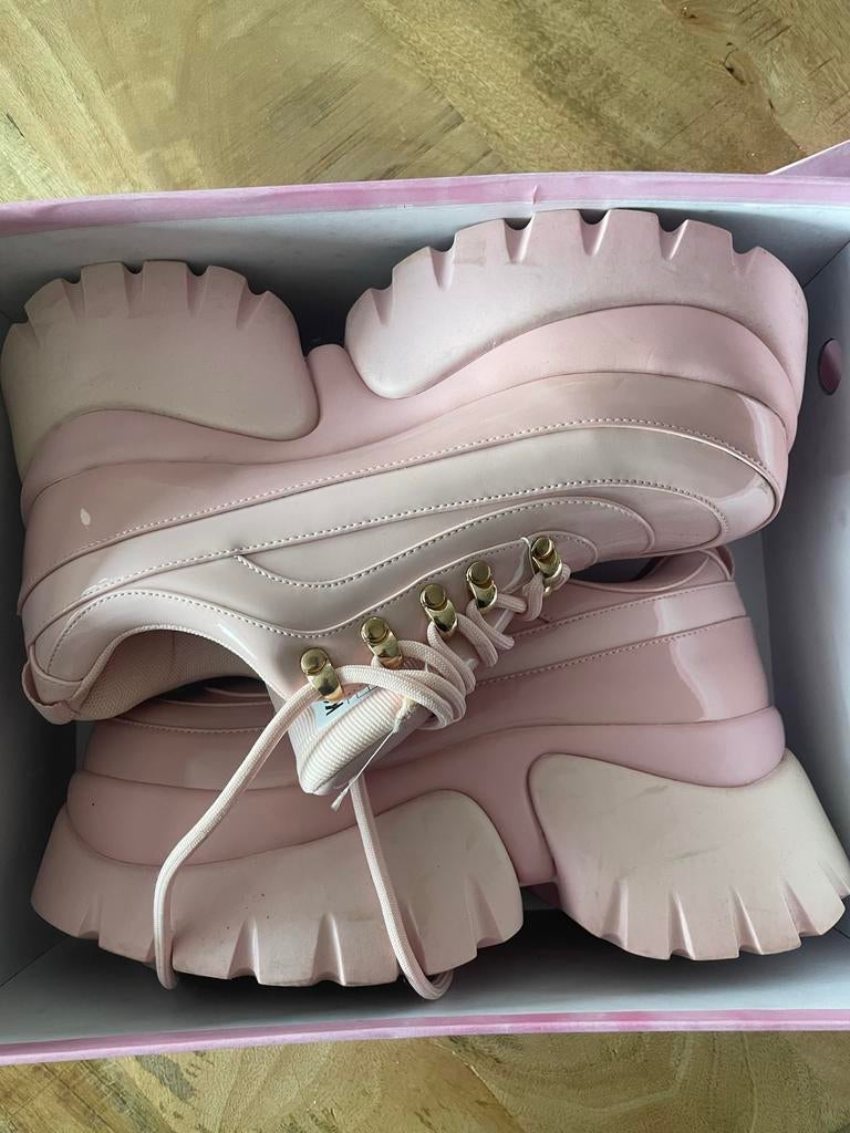 Koi Footwear Melanie Martinez Roze Maat 39, Kleding | Dames, Ophalen of Verzenden, Zo goed als nieuw, Roze, Sneakers of Gympen