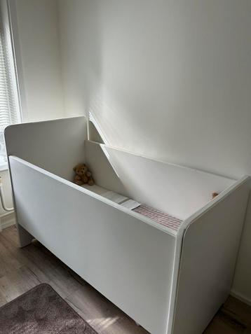 Kinderbedje wit 130 x 65 beschikbaar voor biedingen