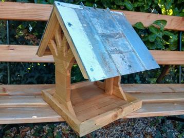 Bijzonder vogelhuis / voerplaats beschikbaar voor biedingen
