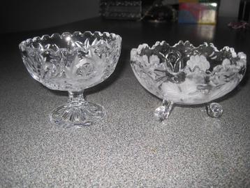 2 glazen kristallen schaaltjes 7 en 8 cm hoog. beschikbaar voor biedingen