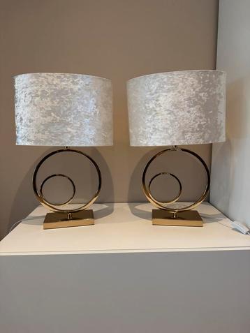 Gouden lampen met kap beschikbaar voor biedingen