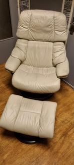 Lederen stressless relaxfauteuil met hocker en verhoogring, Huis en Inrichting, Fauteuils, Ophalen, Gebruikt, Minder dan 75 cm