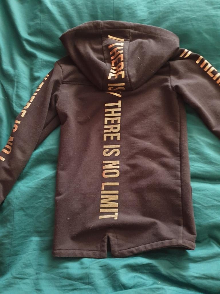 Coolcat vest zwart goud 110 116, Ophalen of Verzenden, Zo goed als nieuw, Jongen, Trui of Vest
