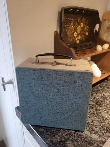 Vintage Platenkoffertje - 22x21.5x12 cm beschikbaar voor biedingen