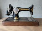 Oude Singer naaimachine met deksel en sleutel, Antiek en Kunst, Ophalen