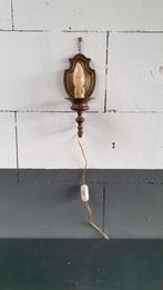 Antieke wandlamp, houten schild, brons houder, kaars. 7A9, Huis en Inrichting, Lampen | Wandlampen, Gebruikt, Ophalen of Verzenden