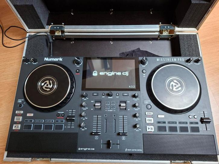 Numark Mixstream Pro incl. Flightcase beschermkoffer, Muziek en Instrumenten, Dj-sets en Draaitafels, Zo goed als nieuw, Dj-set