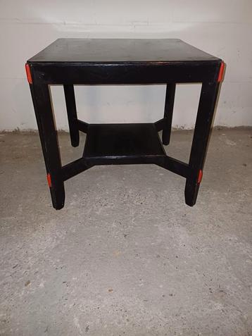 Vierkant art deco tafeltje beschikbaar voor biedingen