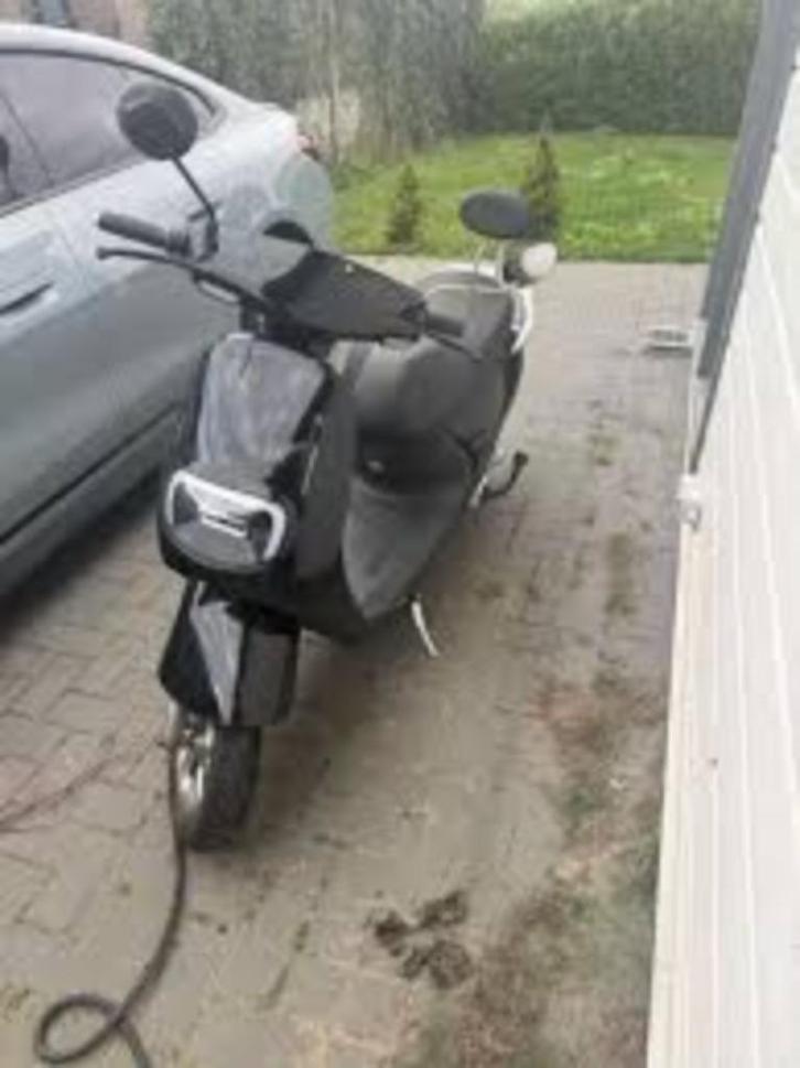 ️ Sakura ZF2 Elektrische Scooter 25 of 45 km/u €400, Fietsen en Brommers, Snorfietsen en Snorscooters, Gebruikt, Overige merken