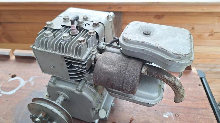 Hele oude motorblokje stationair motor?, Fietsen en Brommers, Brommeronderdelen | Oldtimers, Gebruikt, Ophalen
