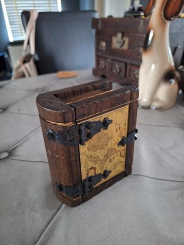 Vintage Houten Boek Kistje beschikbaar voor biedingen