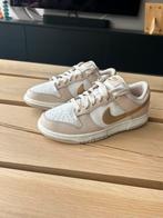 NIKE Dunk Low Phantom Metallic Gold 39 NIEUW, Kleding | Dames, Schoenen, Beige, Nike, Nieuw, Ophalen of Verzenden