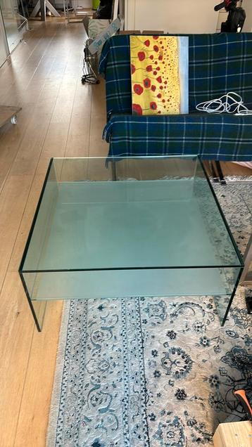 Glazen salontafel beschikbaar voor biedingen