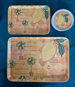 twee dienbladen met onderzetters, Ophalen of Verzenden, Zo goed als nieuw, Rechthoekig, Kunststof