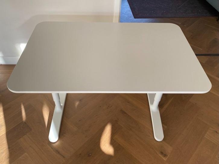 Bureau wit - IKEA Bekant (wit), Huis en Inrichting, Bureaus, Zo goed als nieuw, Bureau, In hoogte verstelbaar, Ophalen
