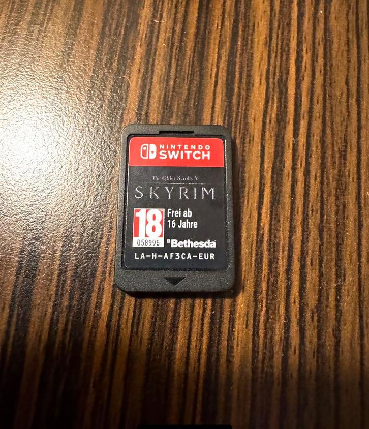 The Elder Scrolls V: Skyrim Switch, Spelcomputers en Games, Games | Nintendo Switch, Zo goed als nieuw, Role Playing Game (Rpg)