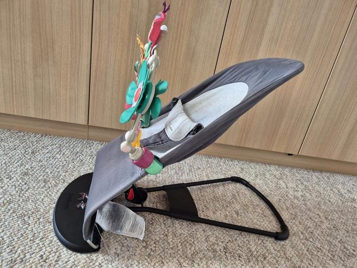 BabyBjörn wipstoel met speelboog, Kinderen en Baby's, Wipstoeltjes, Gebruikt, Wipstoel, Overige merken, Met gordel(s) of riempje(s)