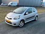 Toyota Aygo 1.0 12V Vvt-i 3DRS MMT 2010 Grijs! Nwe koppeling, Voorwielaandrijving, 4 stoelen, 68 pk, Origineel Nederlands