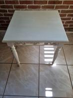 Bijzettafel (wit hout) 60 bij 60 hoog 55, 45 tot 60 cm, Romantisch/modern, Vierkant, Zo goed als nieuw