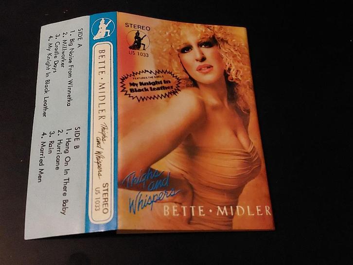 BETTE MIDLER - THIGHS AND WHISPERS (CASSETTEBANDJE), Cd's en Dvd's, Cassettebandjes, Zo goed als nieuw, Origineel, Pop, 1 bandje