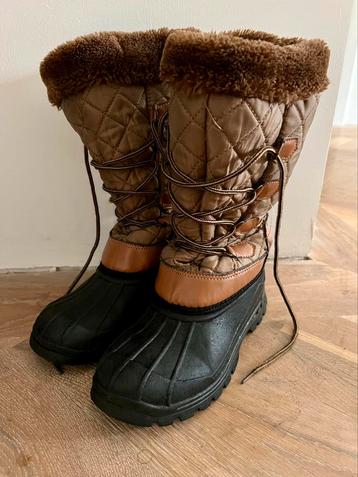 Gevoerde sneeuwlaarzen maat 37 beschikbaar voor biedingen